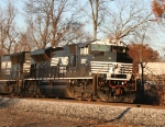 NS 2657 leads a northbound train towards the signals at Aycock